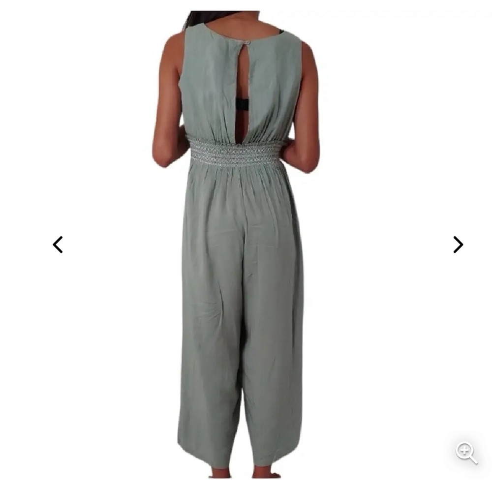Japna Jumpsuit
Womens Medium Sage Rayon Sleeveless
Jumper Hand Made